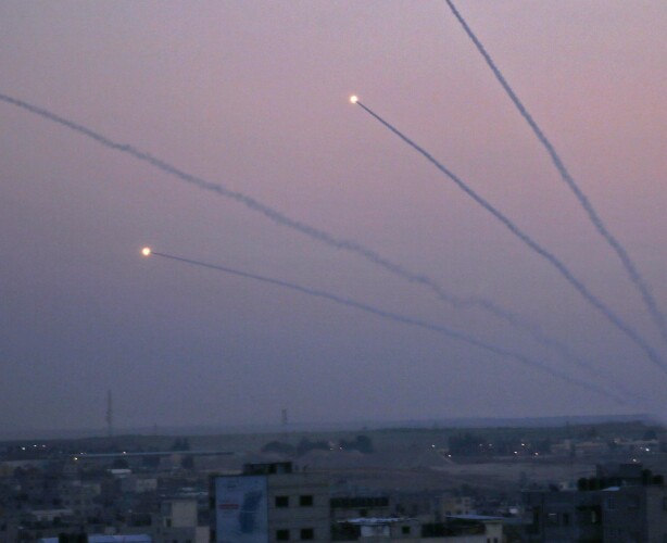 A picture taken from the Gaza Strip on November 12, 2018 shows missiles being launched toward Israel. - A number of rockets were launched from the Gaza Strip toward Israel today, AFP journalists said, while Israel's army said an Israeli bus was hit by fire from the Palestinian enclave. (Photo by Said KHATIB / AFP)